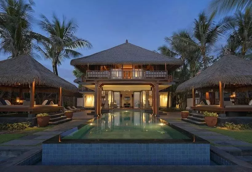 בית מלון כפרי The Legian Seminyak, Bali