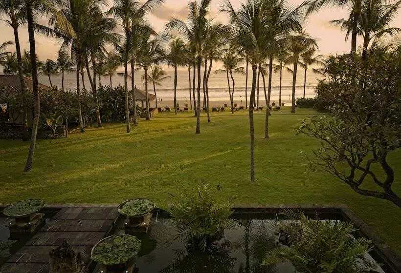 בית מלון כפרי The Legian Seminyak, Bali