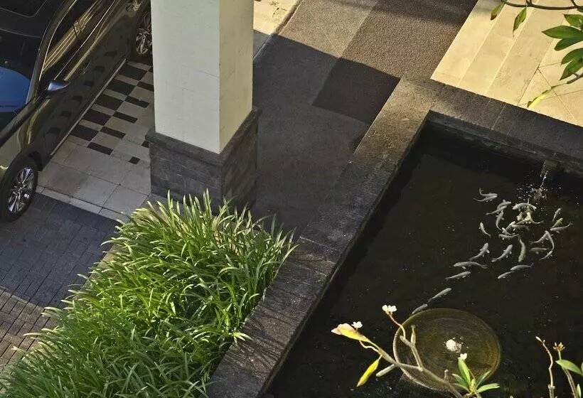 בית מלון כפרי The Legian Seminyak, Bali