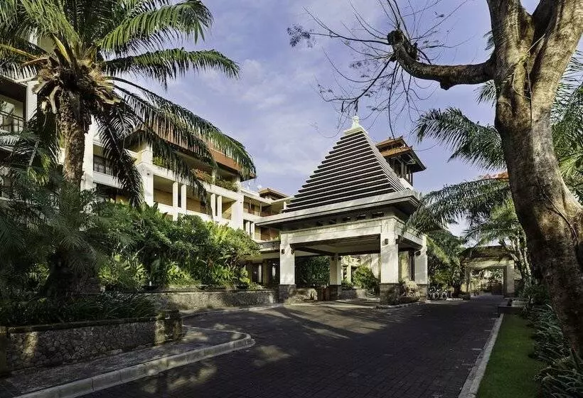 בית מלון כפרי The Legian Seminyak, Bali