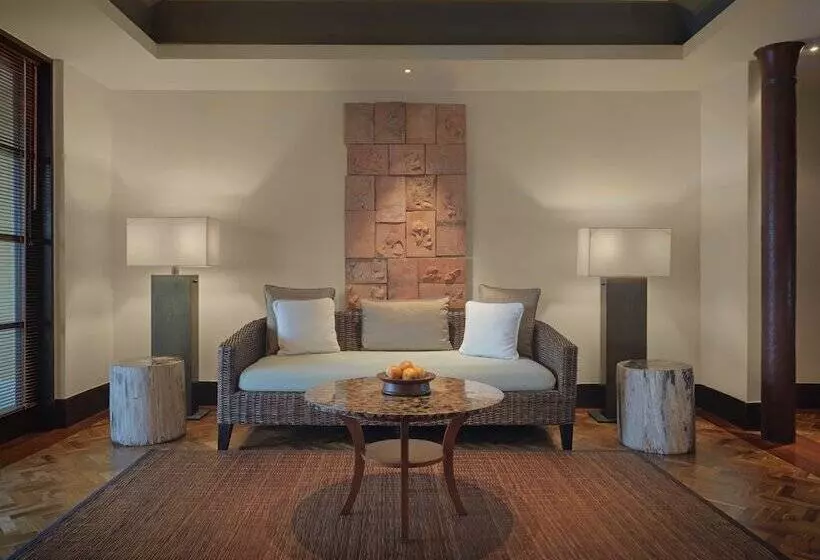 בית מלון כפרי The Legian Seminyak, Bali