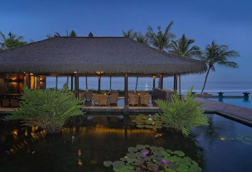 בית מלון כפרי The Legian Seminyak, Bali