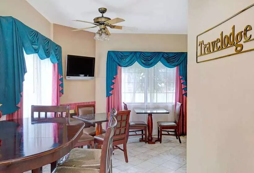 هتل Travelodge By Wyndham Lynwood