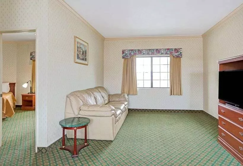 هتل Travelodge By Wyndham Lynwood