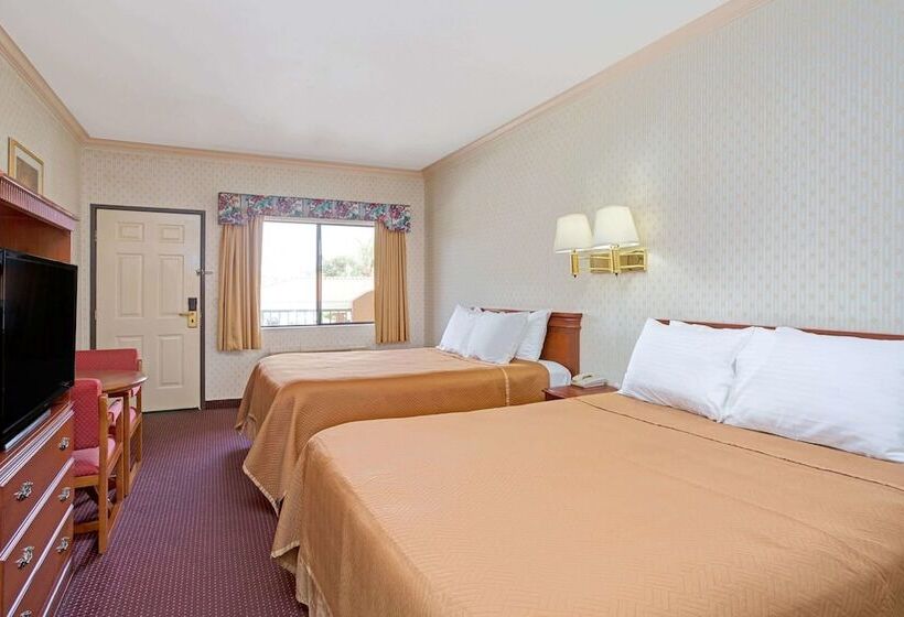 ホテル Travelodge By Wyndham Lynwood