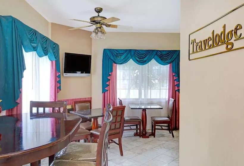 هتل Travelodge By Wyndham Lynwood