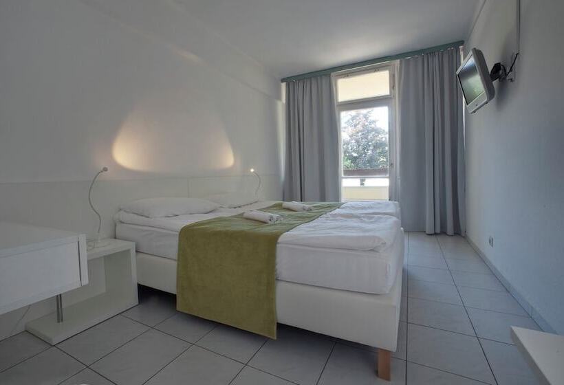 Holiday Hotel Csopak