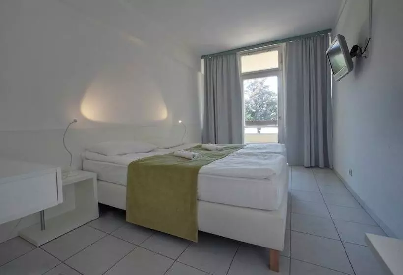 Holiday Hotel Csopak