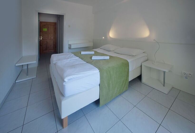 Holiday Hotel Csopak