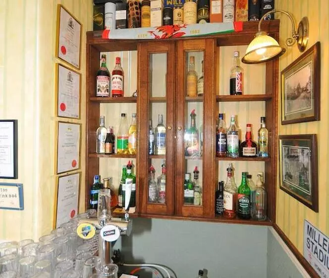 ホテル Edderton Hall Country House