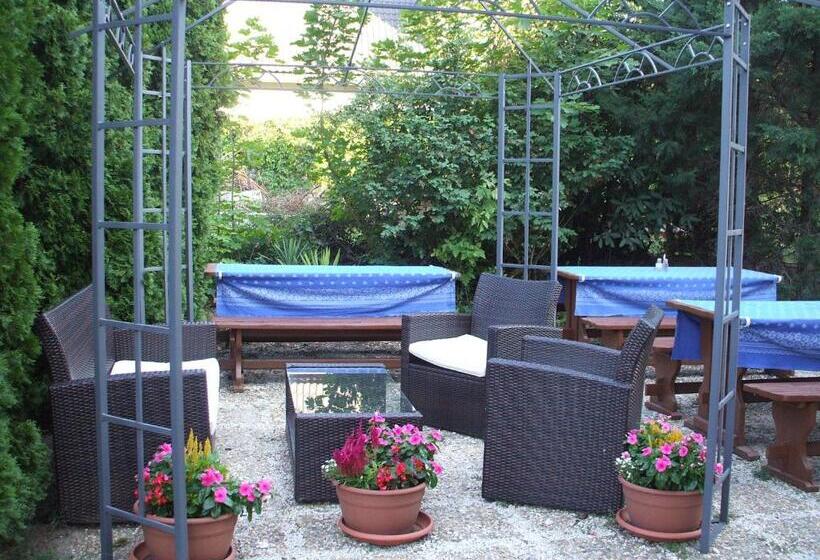 Отель Krisztina Panzió