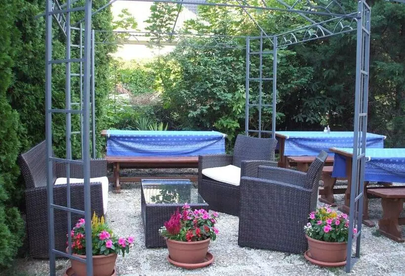 Отель Krisztina Panzió