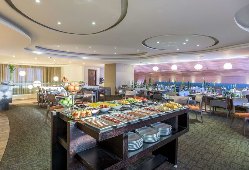 ホテル NH Collection Quito Royal