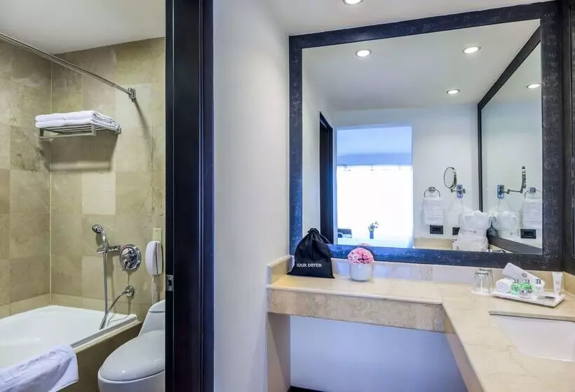 Hotelli NH Collection Quito Royal