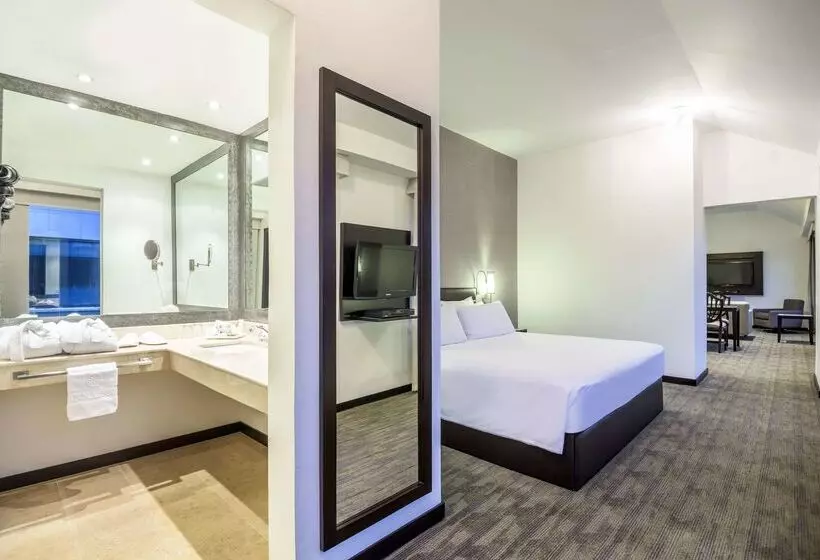 Hotelli NH Collection Quito Royal