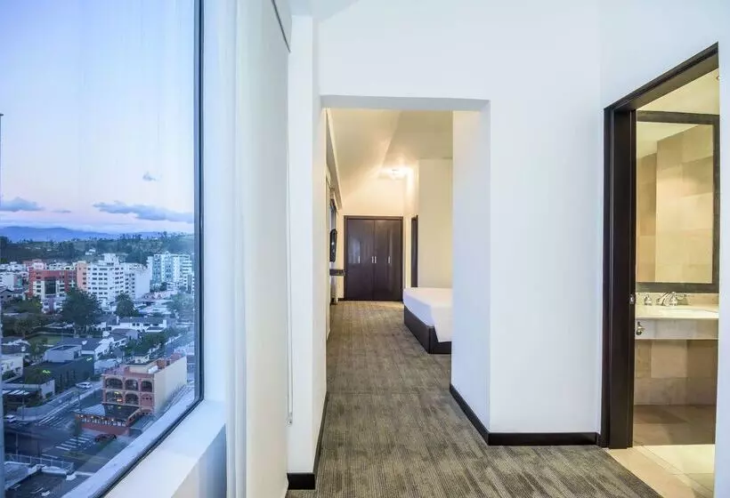 Hotelli NH Collection Quito Royal