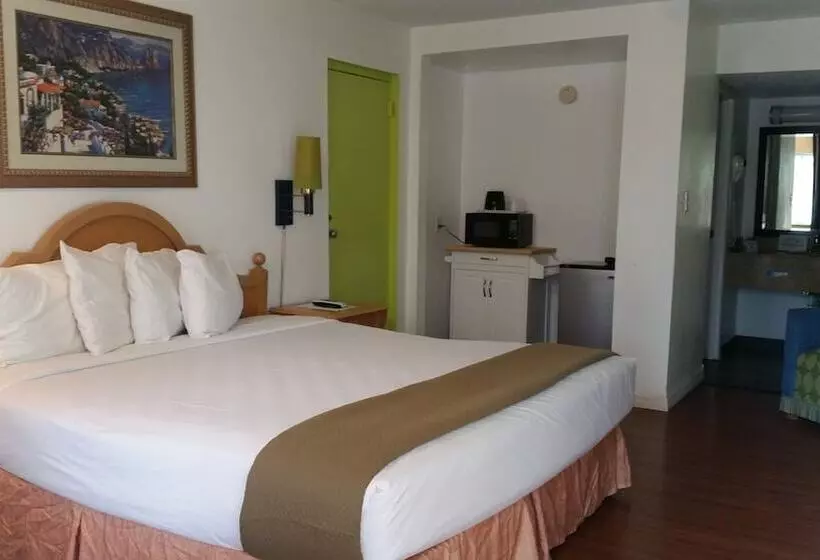 Отель Rodeway Inn Clearwater Central