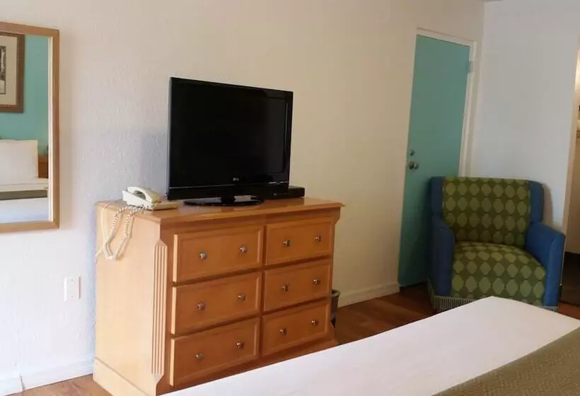 Отель Rodeway Inn Clearwater Central