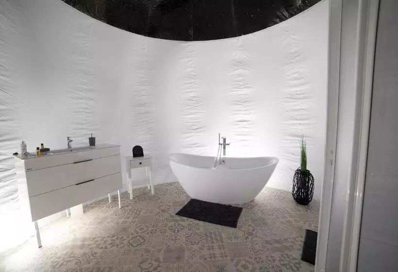 Nomad Hotel & Glamping