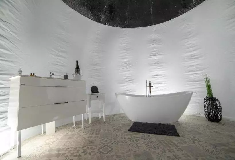 Nomad Hotel & Glamping