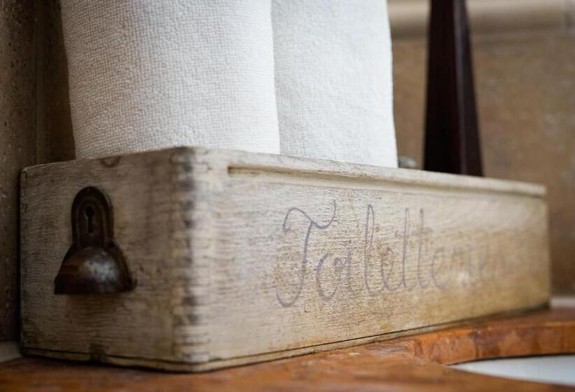 Nomad Hotel & Glamping