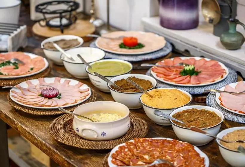 Nomad Hotel & Glamping