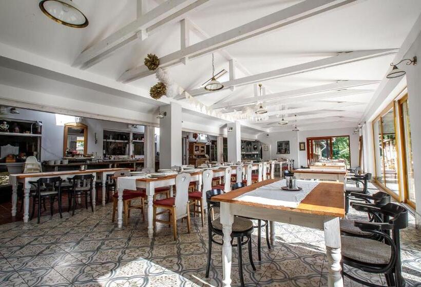 Nomad Hotel & Glamping