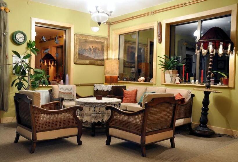 Nomad Hotel & Glamping