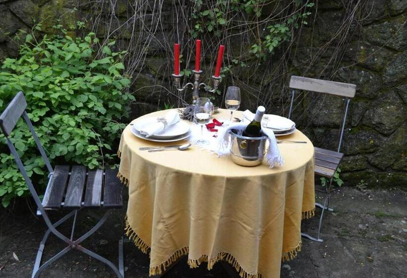 Nomad Hotel & Glamping