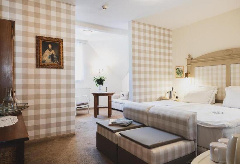 Nomad Hotel & Glamping