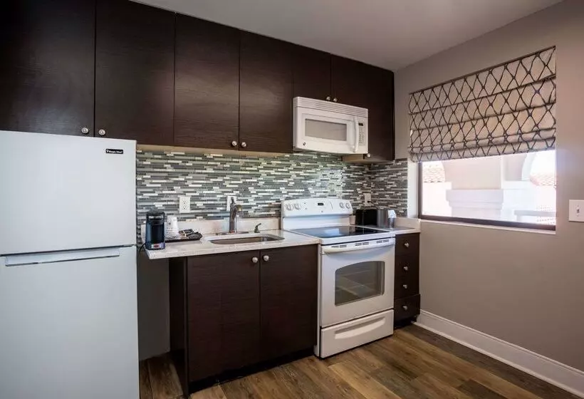 فندق Best Western Seaside Inn