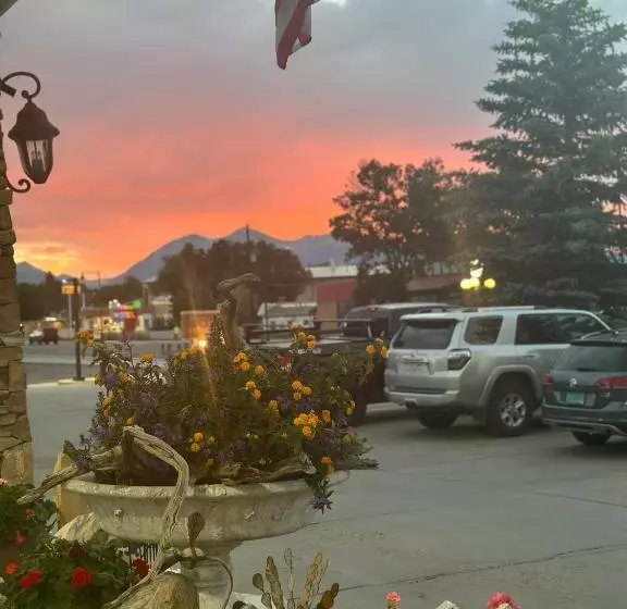 Отель Browns Canyon Inn