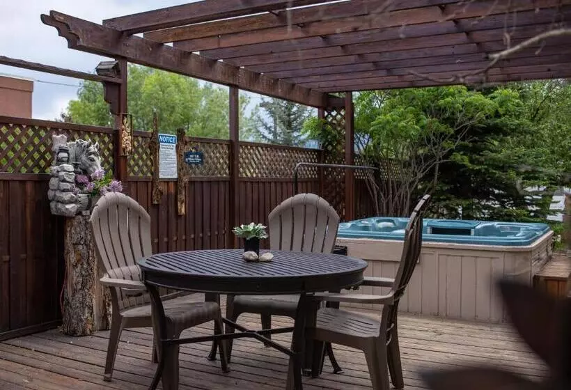 Отель Browns Canyon Inn