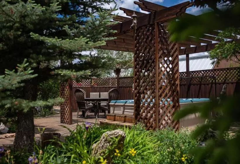 Отель Browns Canyon Inn