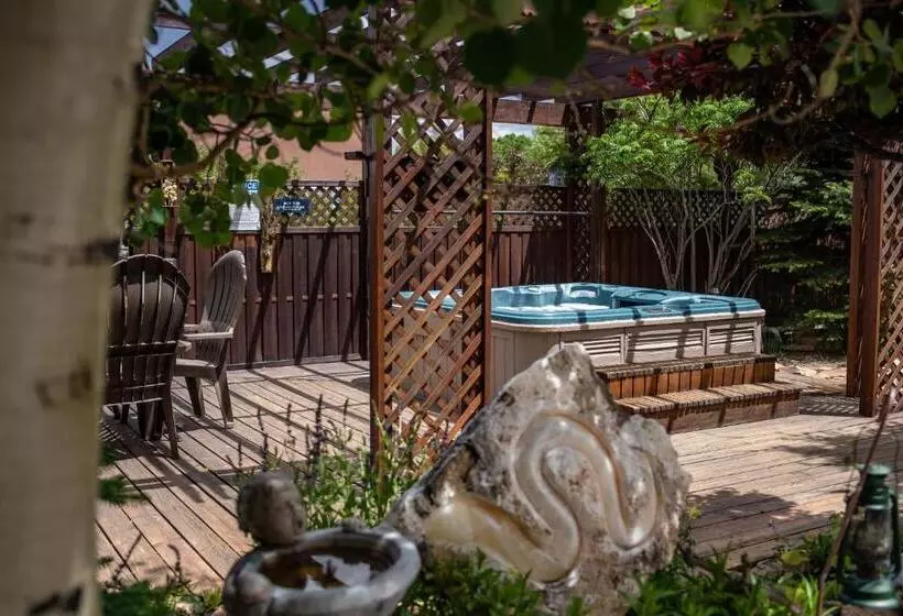 Отель Browns Canyon Inn