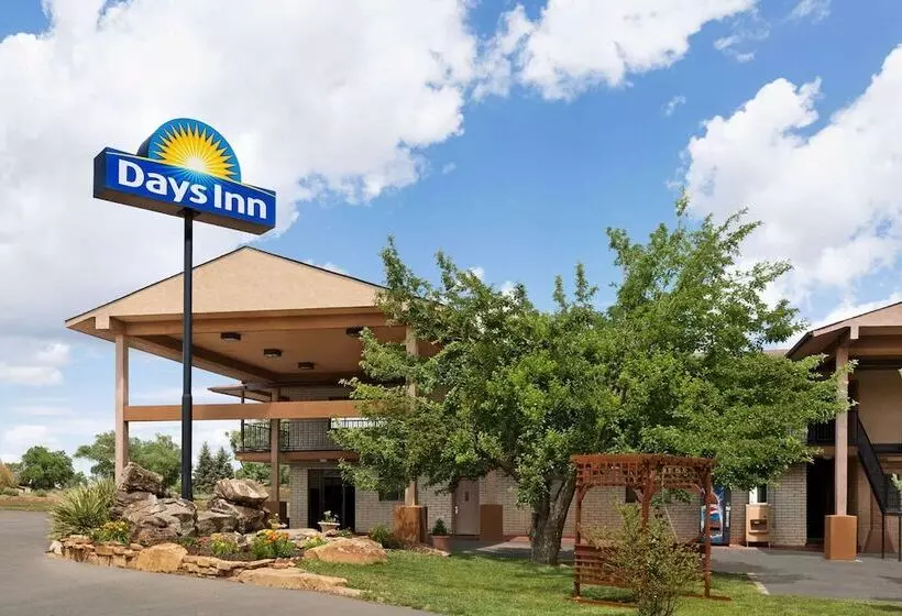 酒店 Days Inn By Wyndham Cortez