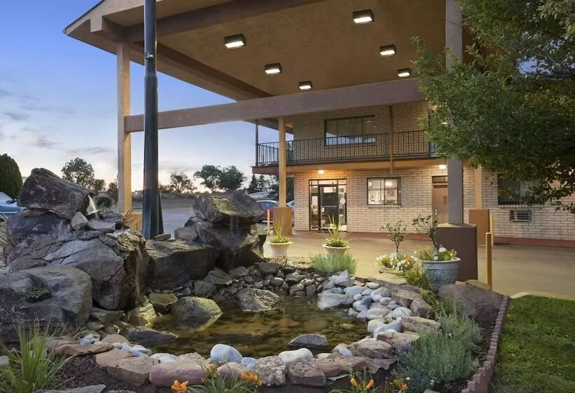 酒店 Days Inn By Wyndham Cortez