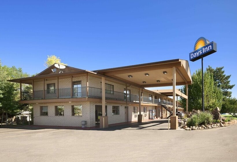 هتل Days Inn By Wyndham Cortez