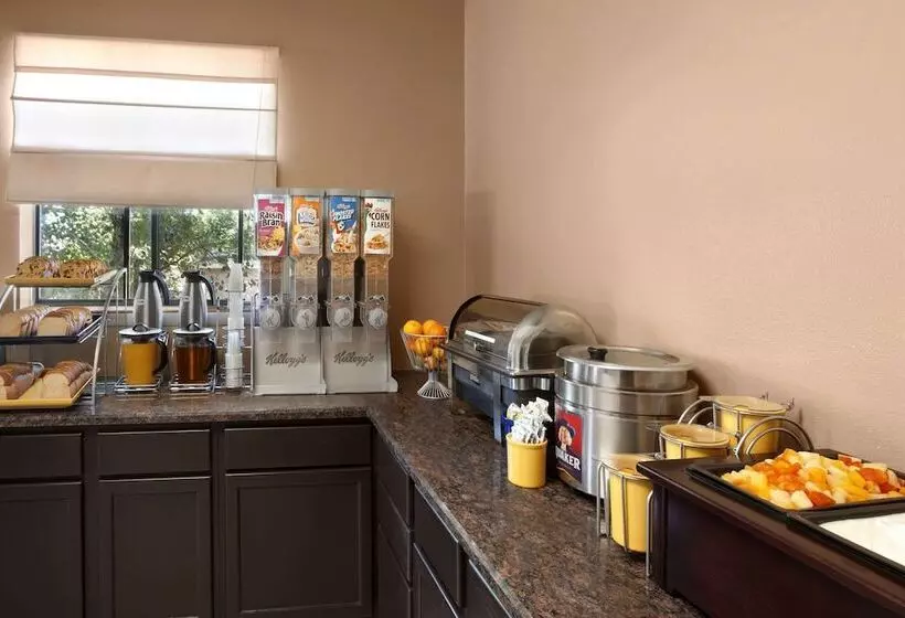 酒店 Days Inn By Wyndham Cortez