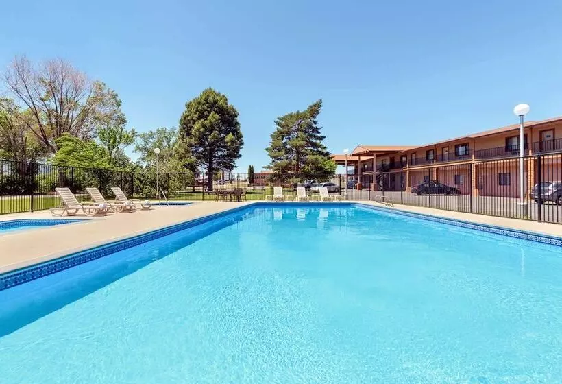 酒店 Days Inn By Wyndham Cortez