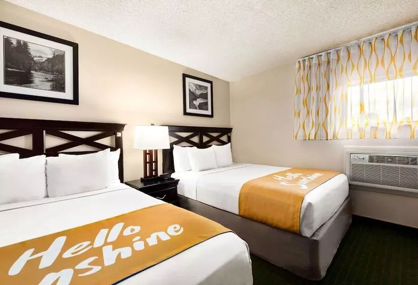 酒店 Days Inn By Wyndham Cortez