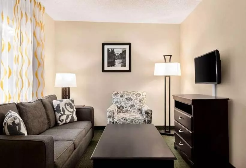 酒店 Days Inn By Wyndham Cortez