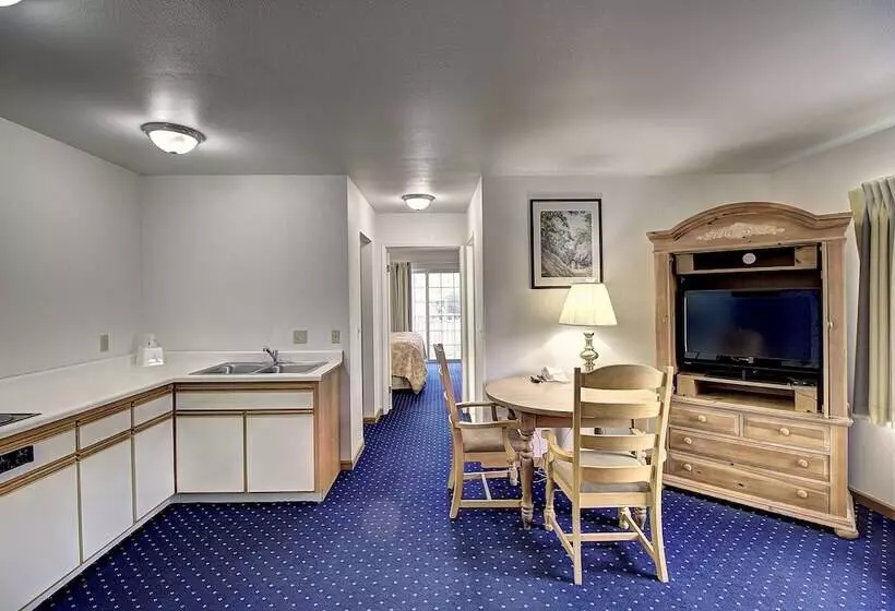 호텔 Days Inn & Suites By Wyndham Lolo