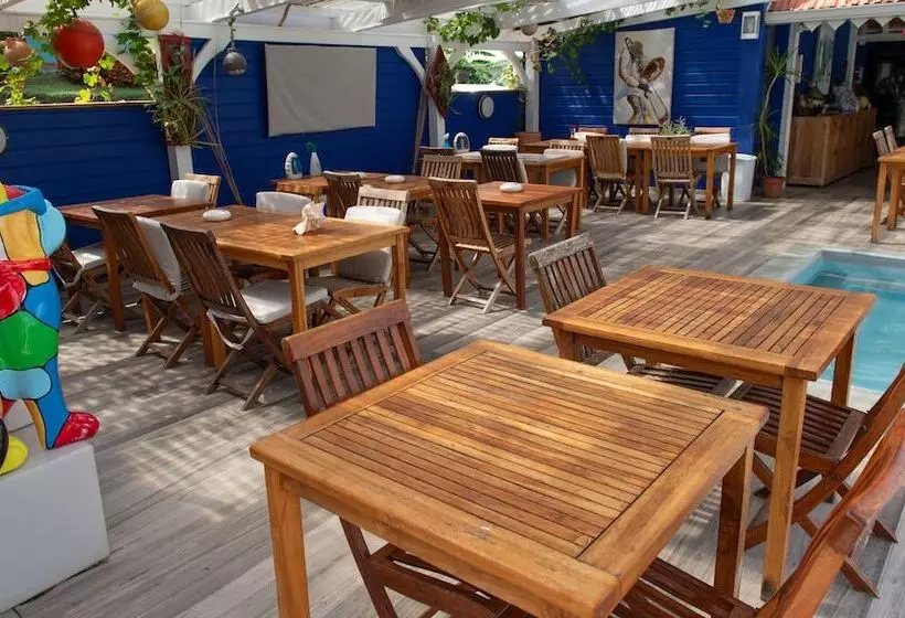 هتل Hôtel Frégate Bleue