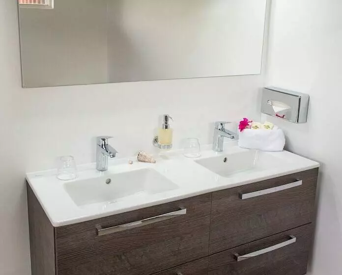 هتل Hôtel Frégate Bleue