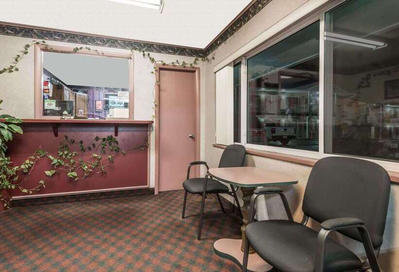 فندق Knights Inn Ottawa