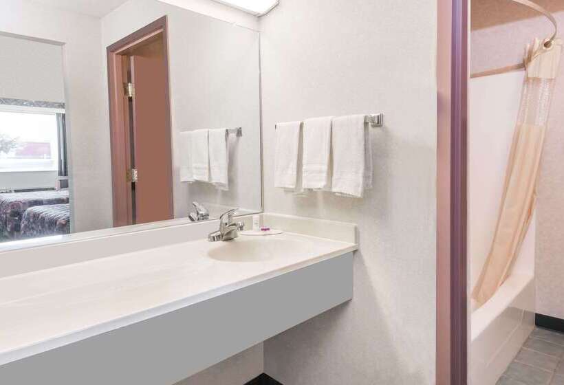 فندق Knights Inn Ottawa