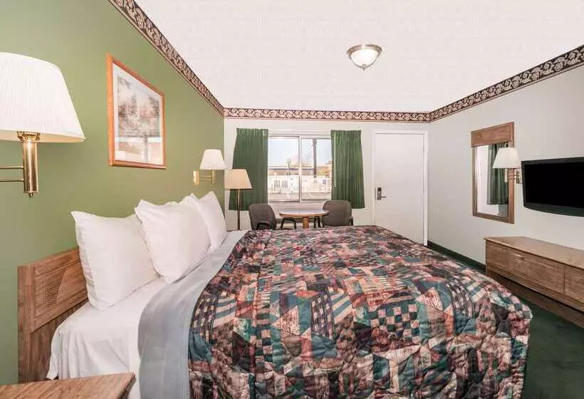 Отель Knights Inn Ottawa