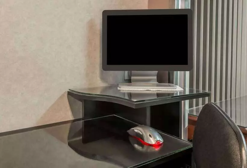 Отель Knights Inn Ottawa