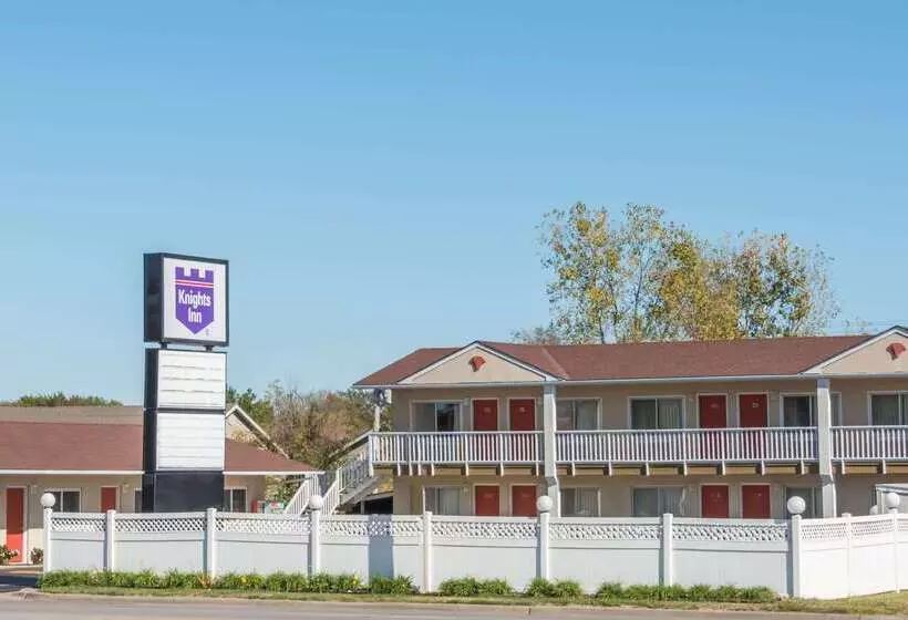 Отель Knights Inn Ottawa